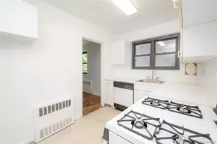50 Brompton Rd, Great Neck, NY 11021 - Photo 18