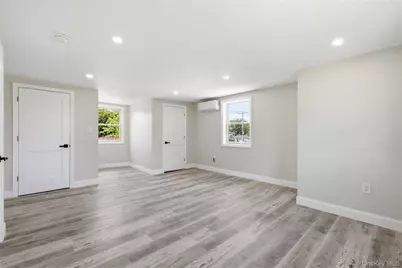 1707 N Gardiner Drive, Bay Shore, NY 11706 - Photo 20