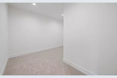 11 Henry Avenue, Ronkonkoma, NY 11779 - Photo 32