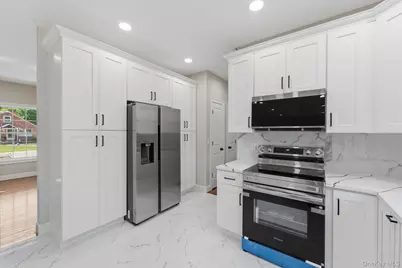 11 Henry Avenue, Ronkonkoma, NY 11779 - Photo 8