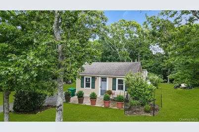 156 Washington Heights Avenue, Hampton Bays, NY 11946 - Photo 2