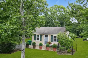 156 Washington Heights Ave, Hampton Bays, NY 11946 - Photo 2