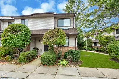 65 Cottonwood Court, Wantagh, NY 11793 - Photo 2
