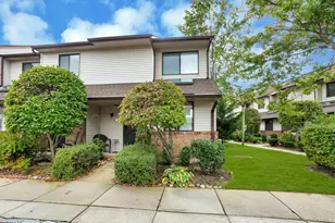 65 Cottonwood Ct, Wantagh, NY 11793 - Photo 2