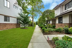65 Cottonwood Ct, Wantagh, NY 11793 - Photo 22
