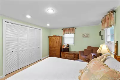 103 Cherrytree Lane, Roslyn Heights, NY 11577 - Photo 20