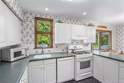 103 Cherrytree Lane, Roslyn Heights, NY 11577 - Photo 14