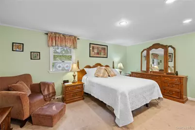 103 Cherrytree Lane, Roslyn Heights, NY 11577 - Photo 18
