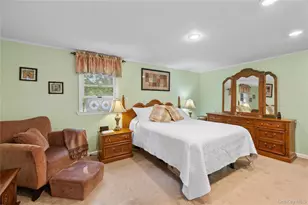 103 Cherrytree Ln, Roslyn Heights, NY 11577 - Photo 18