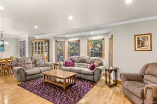 103 Cherrytree Ln, Roslyn Heights, NY 11577 - Photo 6