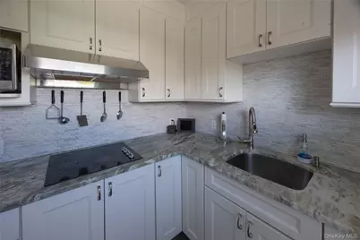 34 Morsemere Place, Yonkers, NY 10701 - Photo 6