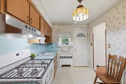 116 Prague Street, Valley Stream, NY 11580 - Photo 8