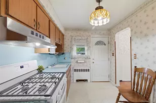 116 Prague St, Valley Stream, NY 11580 - Photo 8