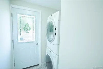 144 Carleton Avenue, Islip Terrace, NY 11752 - Photo 12
