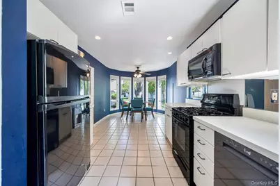 83 Kristin Lane, Hauppauge, NY 11788 - Photo 18