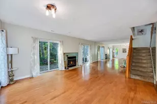 83 Kristin Ln, Hauppauge, NY 11788 - Photo 8