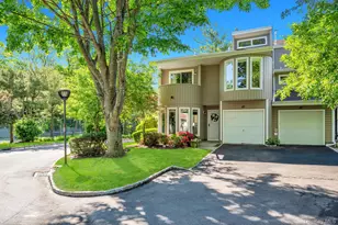 83 Kristin Ln, Hauppauge, NY 11788 - Photo 2