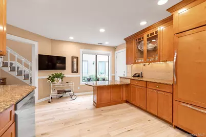 51 Wimbledon Drive, Roslyn, NY 11576 - Photo 6