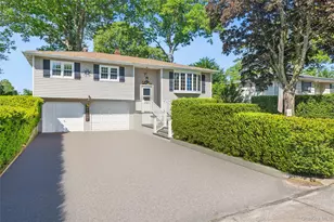 17 Joyce Dr, Riverhead, NY 11901 - Photo 2