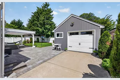 51 Chestnut Street, Westbury, NY 11590 - Photo 42