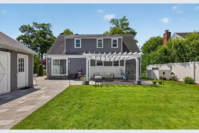 51 Chestnut Street, Westbury, NY 11590 - Photo 38