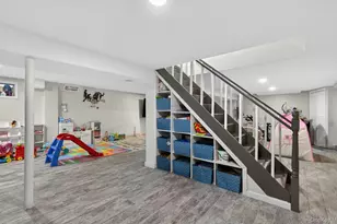 51 Chestnut St, Westbury, NY 11590 - Photo 32