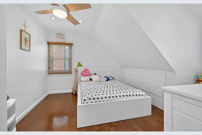 51 Chestnut Street, Westbury, NY 11590 - Photo 28