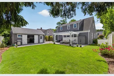 51 Chestnut Street, Westbury, NY 11590 - Photo 36