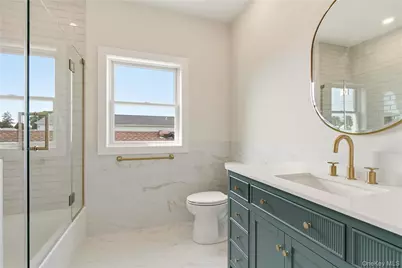 13 Evelyn Avenue, Westbury, NY 11590 - Photo 18