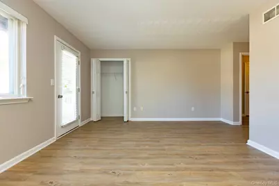 202 Crystal Hill Lane, Poughkeepsie, NY 12603 - Photo 10