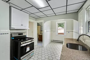 205 Roslyn Rd, Mineola, NY 11501 - Photo 20