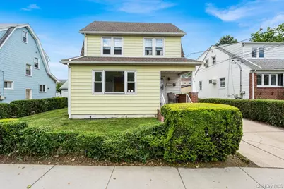 205 Roslyn Road, Mineola, NY 11501 - Photo 2