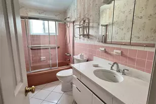 255 Brookside Ct, Copiague, NY 11726 - Photo 10