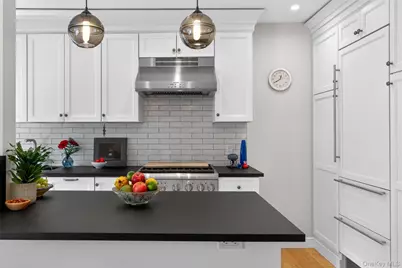 305 Sixth Avenue #2E, Pelham, NY 10803 - Photo 2