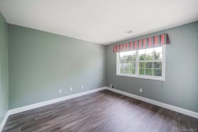 62 Oceanview Boulevard, Manorville, NY 11949 - Photo 32
