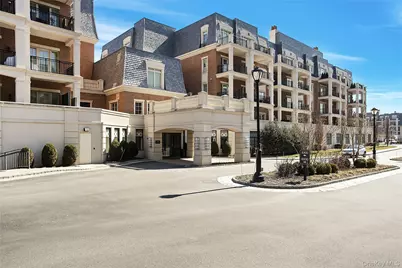1000 Royal Court #1105, North Hills, NY 11030 - Photo 4