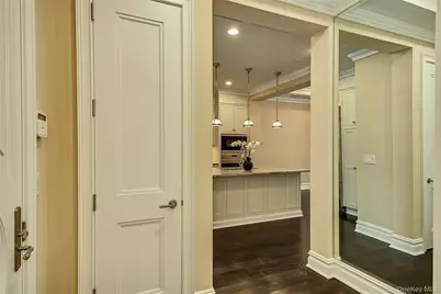 1000 Royal Court #1105, North Hills, NY 11030 - Photo 6