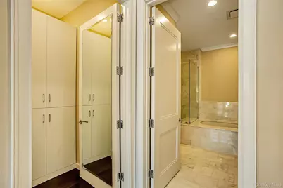 1000 Royal Court #1105, North Hills, NY 11030 - Photo 28