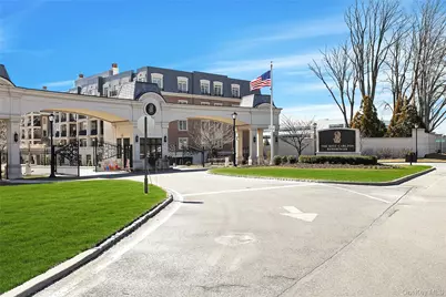 1000 Royal Court #1105, North Hills, NY 11030 - Photo 2