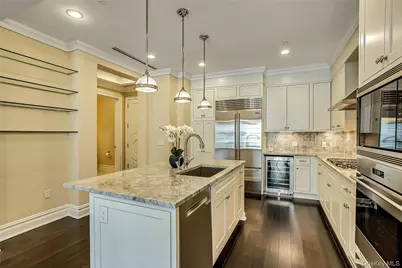 1000 Royal Court #1105, North Hills, NY 11030 - Photo 10
