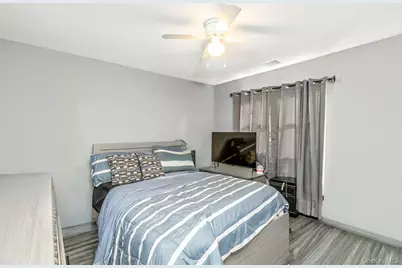 299 Mount Vernon Avenue, Medford, NY 11763 - Photo 14