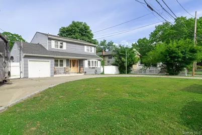 299 Mount Vernon Avenue, Medford, NY 11763 - Photo 1