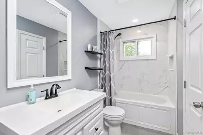 299 Mount Vernon Avenue, Medford, NY 11763 - Photo 12
