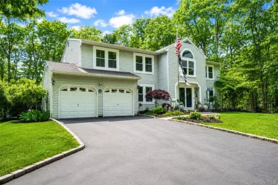 2 Barbara Anne Street, Manorville, NY 11949 - Photo 4