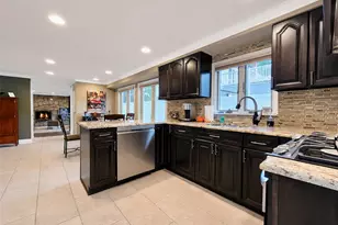 2 Sussex Ln, Lake Grove, NY 11755 - Photo 10