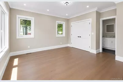 118 W Cherry Street, Hicksville, NY 11801 - Photo 16