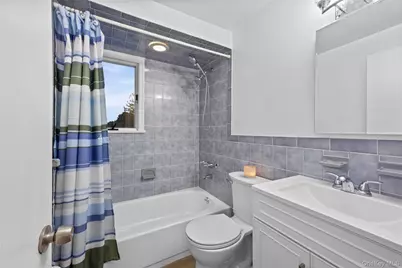 103 Parkview Street, Plainview, NY 11803 - Photo 10