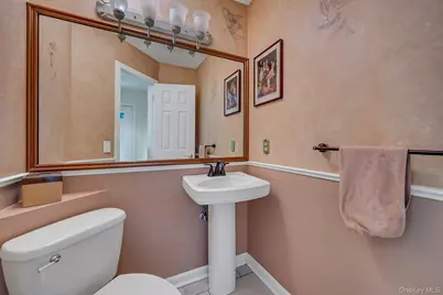 21 Top Of The Ridge #A7, Mamaroneck, NY 10543 - Photo 12