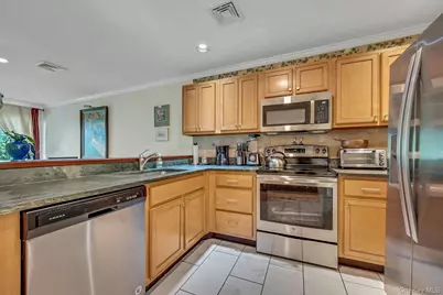 21 Top Of The Ridge #A7, Mamaroneck, NY 10543 - Photo 10
