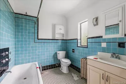 56 Northfield Road, New Rochelle, NY 10804 - Photo 12